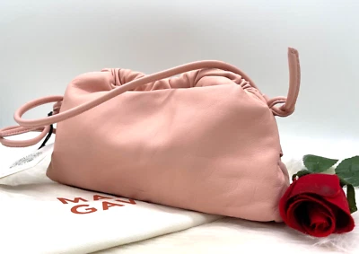 AUTÊNTICO NOVO COM ETIQUETAS US$ 545 Mansur Gavriel Cloud mini embreagem de couro de cordeiro tiracolo-Dália - Imagem 1 de 4