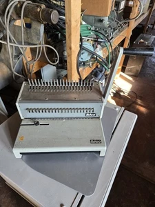 IBICO AG Seestrasse 346 CH-8038 Zurich Type-A4-PB Plastic Comb Binding Machine - Picture 1 of 8