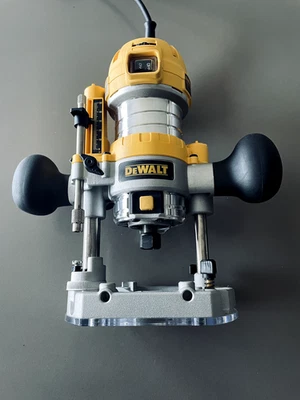DeWALT Oberfräse D26203 - kaum benutzt - Bild 1 von 4
