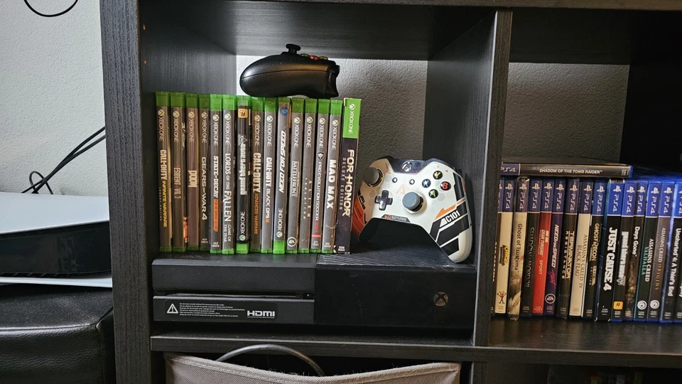  Xbox One , 15 Spiele, 2 Controller, Kabel - Bild 1 von 1