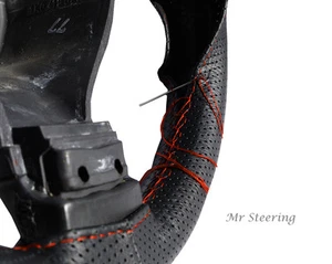 PER MERCEDES VANEO 02-05 COPRIVOLANTE IN PELLE TRAFORATA PUNTO ARANCIONE - Foto 1 di 4