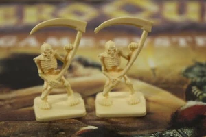 2 Hero Quest Replacement Skeletons Miniature Figure Part Piece HeroQuest MB - Picture 1 of 1