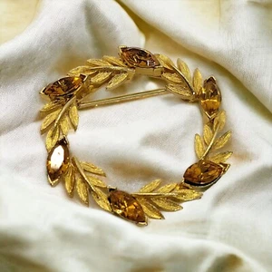 Spilla stile corona foglia cristallo topazio ambra tono oro vintage - Foto 1 di 7