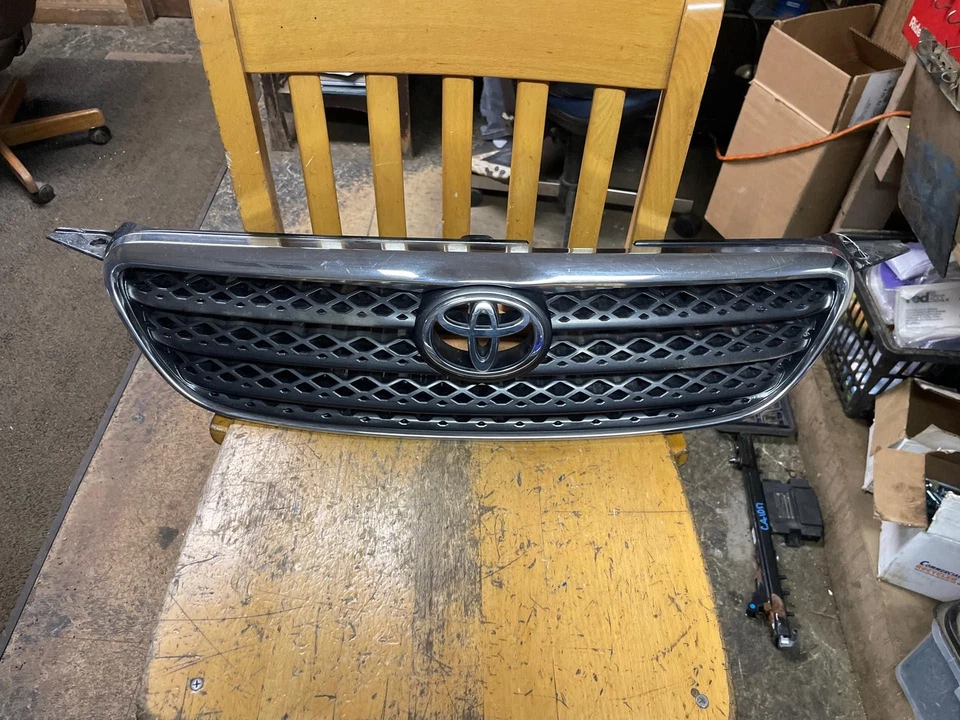 Grille TOYOTA COROLLA 03 04 05 06 07 08 Foto 1 de 4