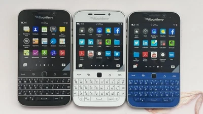 BlackBerry Classic Q20 16GB UNLOCKED Keyboard Smartphone Blue White Black - Image 1 of 4