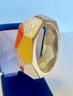 Brazalete Brazalete Bisagra Esmaltado Amrita Singh Tono Dorado Bloque de Color Geométrico Foto 1 de 4