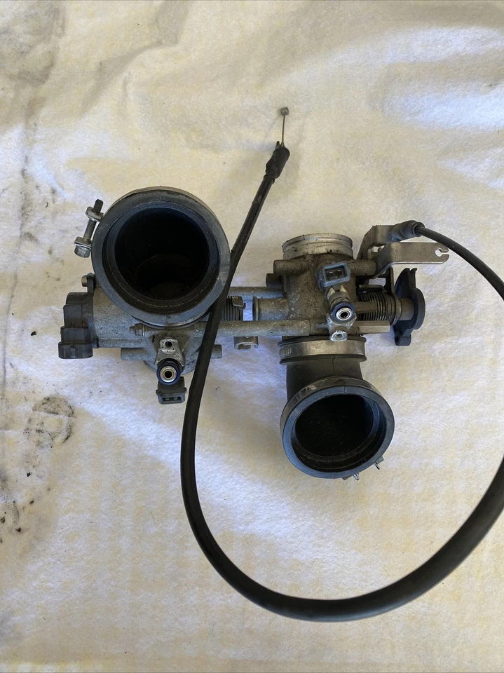 Cuerpo de acelerador Ducati Monster 695 2007-2008 con cable obturador Foto 1 de 4