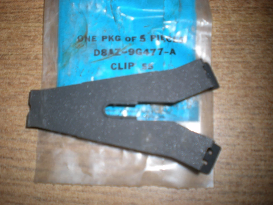 NOS 1975 76 福特 MUSTANG II 8 CYL EGR 管背压转换器夹 — 第 1/1 张图片