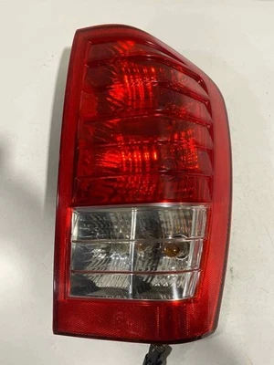 06 07 08 09 10 11 12 14 KIA SEDONA Conjunto de luces traseras lado del pasajero derecho Foto 1 de 4