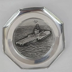 EE. UU. Kitty Hawk CVA-63 Metal 4.25" Cenicero Repuesto Cambio Llave Lata Soporte - Imagen 1 de 3