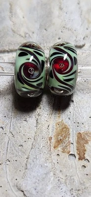 Trollbeads Uniques Glass Green and Wine eyes - Image 1 of 3