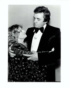 1981 Press Photo Singer Johnny Cash & Lacy J. Dalton at Grand Ole Opry House - Picture 1 of 2