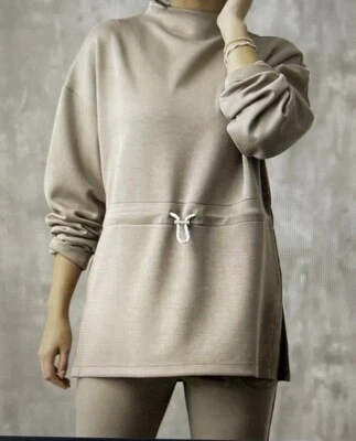 Pullover negro con hebilla para mujer cintura ceñida cuello falso color topo talla mediana Foto 1 de 4