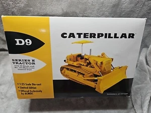 First Gear Caterpillar D9 Series E Tractor 9S blade and No.184 Hydraulic Unit - Picture 1 of 16