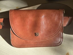 NWOT Vince Camuto Brown Wristlet Purse/Fanny Pack Belt Bag Leather - Picture 1 of 11