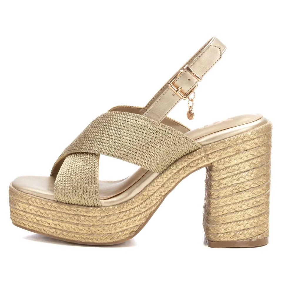 Sandalias de tacón alto doradas Xti para mujer Foto 1 de 1