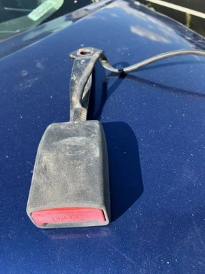 Cinturón de seguridad delantero cubo asiento hatchback hebilla del conductor se adapta a 12-13 MAZDA 3 543616 Foto 1 de 4