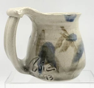 "Taza de cerámica artística Buie Studio de 3,5"" de alto en esmalte azul y marrón firmada 1993" - Imagen 1 de 7