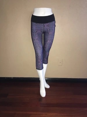 NWT Full Tilt Tilly’s Women’s Printed Activewear Yoga Capri Leggings Size S - Image 1 of 4
