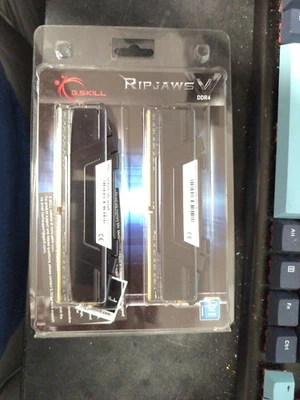 G.Skill Ripjaws V 32GB (2x16GB) DDR4-4000 CL18 Desktop RAM – F4-4000C18D-32GVK - Image 1 of 3