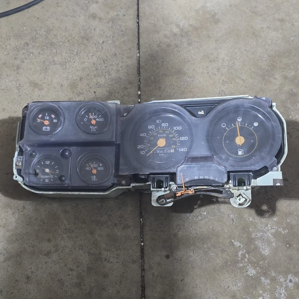 Отсутствующие вкладки спидометра указателя кластера 73-87 Chevrolet Gmc K5 K10 C10 K30 C30 - Изображение 1 из 4