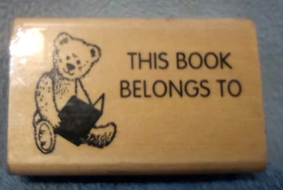 Este libro pertenece a oso de peluche placa de libro sello de goma montado en madera Foto 1 de 3