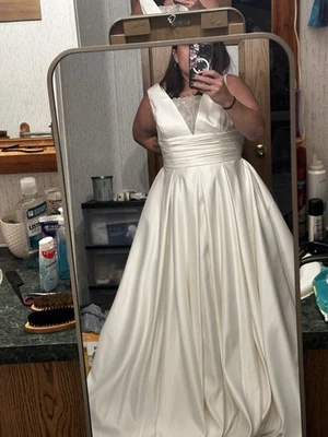 Vestido de noiva David's nupcial marfim tamanho 14 usado apenas uma vez. Tem bolsos. - Imagem 1 de 4