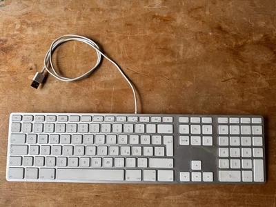 Apple Keyboard Tastatur A1243 QWERTZ *TOP - Bild 1 von 3