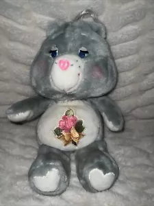 De colección 1983 Kenner Care Bears GRAMS 15" Peluche Relleno Gris Flores Rosa CareBear HT - Imagen 1 de 5