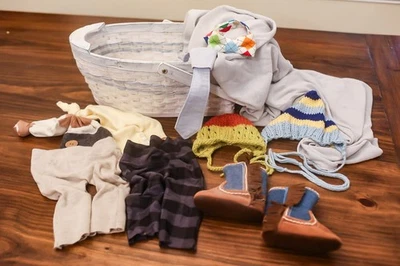 Conjunto de adereço de fotografia recém-nascido masculino 12 peças, chapéus de malha, botas de cowboy e muito mais - Imagem 1 de 4