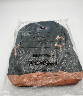 Mochila Jansport Right Pack, funda para portátil parte inferior de gamuza negra Foto 1 de 3