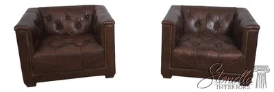 70922: Par de cadeiras Chesterfield de couro tufado FERRAMENTAS DE RESTAURAÇÃO - Imagem 1 de 4