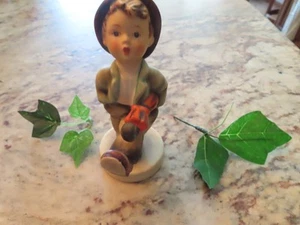 Goebel Hummel Porzellan Figur GLOBUS TRABER Junge #109/0 TMK2 - Bild 1 von 5