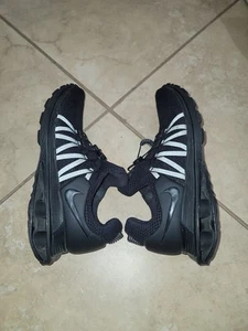 Nike Schuhe Damen Gr. (7) Shox Gravity Triple Schwarz AQ8554-001 Laufen Turnschuhe - Bild 1 von 5