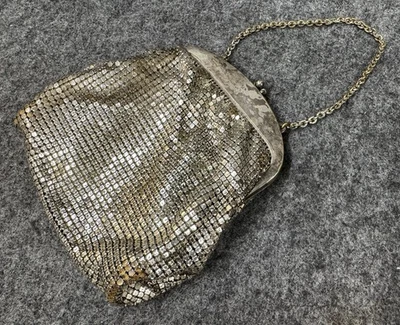 Bolso Muñequera Pequeño de Malla de Noche Whiting & Davis Metal Brillante Tono Plateado EE. UU. Foto 1 de 4