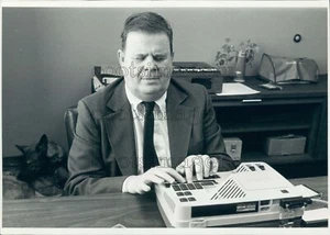 1981 Pressefoto Blind Ted Glaser von Ampex mit Braille Computer 1980er - Bild 1 von 2