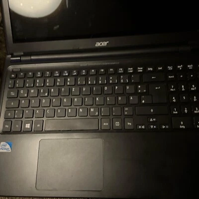 Laptop Acer Aspire V5-531 15,6" Display 4GB RAM 320GB HD das Display ist kaputt - Bild 1 von 4