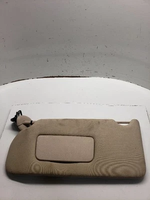 Parasol izquierdo usado se adapta a: Buick Lacrosse 2008 con iluminación L. con puerta de garaje abierta Foto 1 de 4