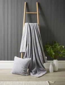 Ultra Plush Faux Fur Reversible Throw 130 x 180cm Natural Grey Teal Blush - Picture 1 of 8