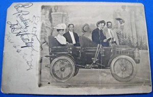 VINTAGE POSTCARD - UNITED STATES 1907  -  Posing with Auto   USED - Picture 1 of 2