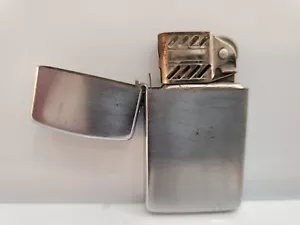 Accendino vintage funzionante CHAMP TRIMLITE tono argento/AUSTRIA 899.27 - Foto 1 di 5