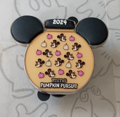 Prendedor Disney Minnie Mouse Pluto's Pumpkin Pursuit 2024 Brilla en la Oscuridad Free-D Foto 1 de 2