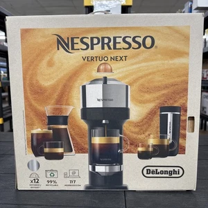 Nespresso Vertuo Next Deluxe Kaffee- und Espressomaschine von Breville, dunkles Chrom - Bild 1 von 4