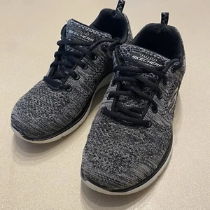 Skechers Damen Relaxed Fit Memory Foam 12591 schwarz/weiß Größe 7,5 US lesen - Bild 1 von 11