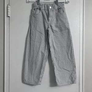 ZARA Pantalone bambino blu/bianco gessato gamba larga - Taglia 7 - Foto 1 di 10