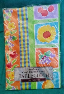 Vtg HomeTrends Vinyl Flannel Back Tablecloth 60" Round - Picture 1 of 3