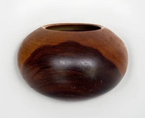 Artisan Lathe Turned/Carved Two-Tone Wooden Trinket Bowl, Unsigned 5-1/4" Wide - Picture 1 of 11