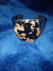 VTG RARE FAUX TORTOISE SILVER TONE CUFF BRACELET VINTAGE 1 1/4 INCHES WIDE - Picture 1 of 5