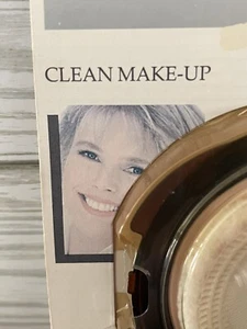 Cover Girl Clean Pressed Powder Compact w/ Mirror LIGHT 2 Vintage For Fair Skin - Picture 1 of 7