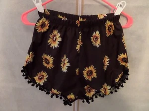 Gänseblümchen Gänseblümchen Blumenmuster weiche kurze Shorts Größe Small schwarz Viskose - Bild 1 von 2